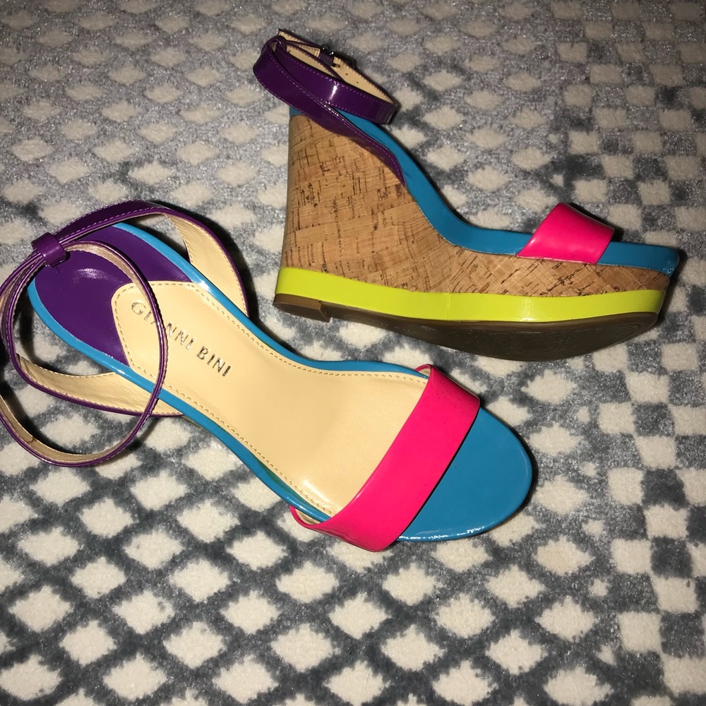 NWOT Gianni Bini neon wedges size 7.5